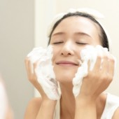 Học cách chăm sóc da mụn để xinh như phụ nữ Nhật